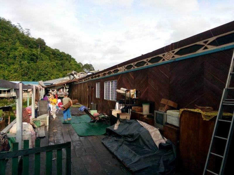 65 penduduk terjejas atap  rumah diterbangkan angin 