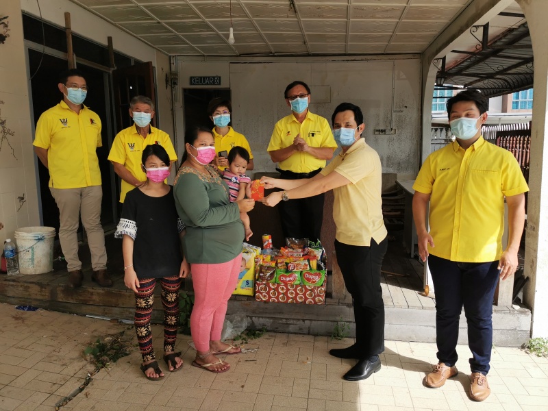 Family of four badly hit by lockdown, Covid19 pandemic receive food