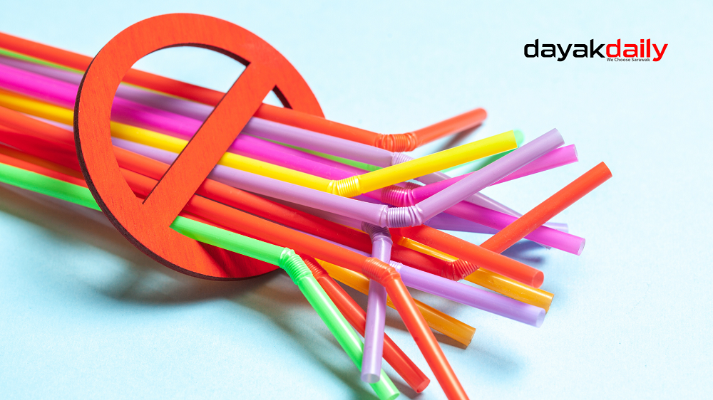 Plastic straw ban MBKS to revoke hawker centres’ licenses on fourth