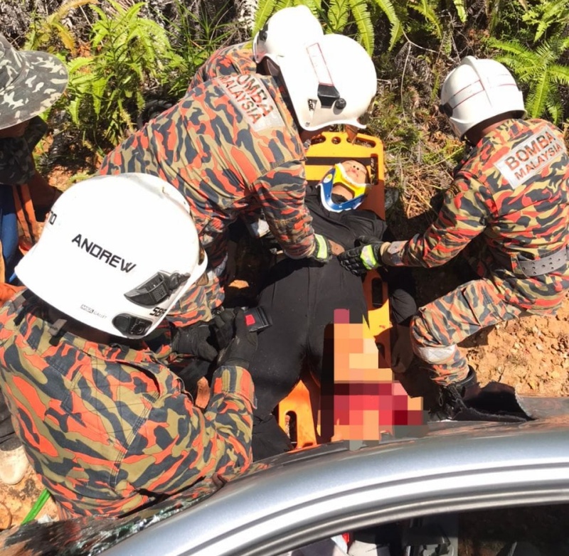 Two Injured In Three-vehicle Accident Along Jalan Puncak Borneo Today ...