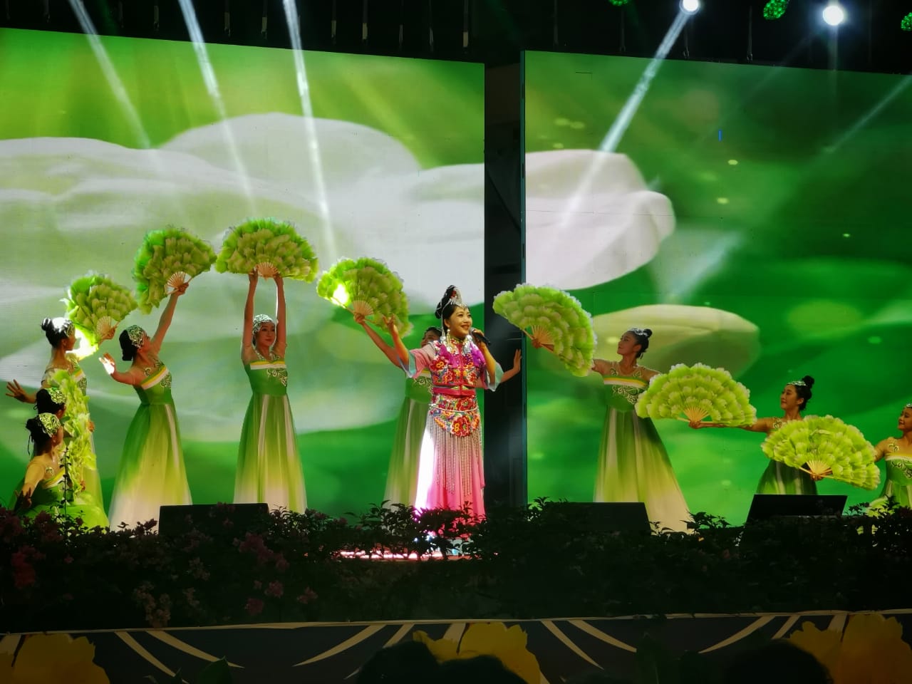 [VIDEO] China’s Honghe County cultural troupe amazes crowd at Kuching Food Fest 2024